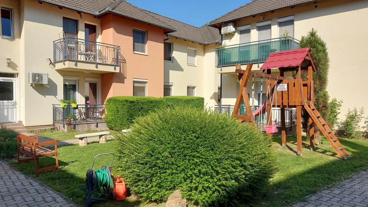 Amulett Suite Apartment Hajdúszoboszló Buitenkant foto